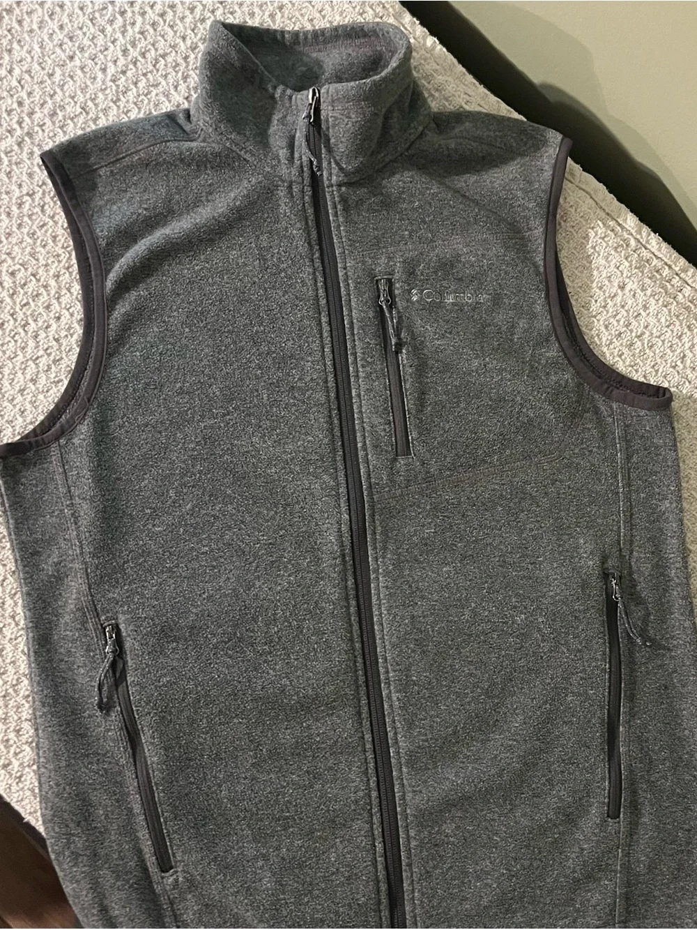 Columbia Men’s Dark Gray Full-Zip Fleece Vest